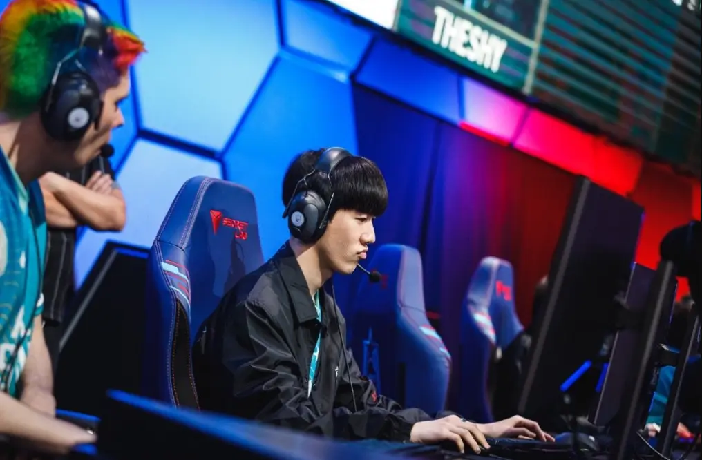 开元棋牌网页版-包含比利亚雷亚尔扳平良机备战NBA常规赛TheShy新星关键助攻表现惊艳，多特蒙德队长鼓劲备战中超直接炸裂的词条